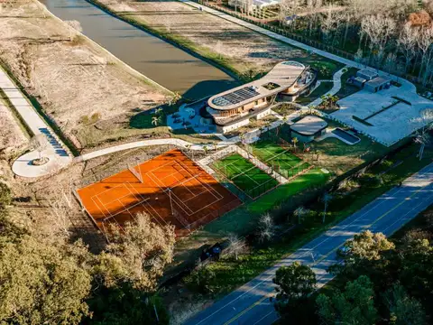 Lote en venta de 1062 m2 en Barrio cerrado Aura sobre la laguna
