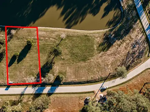 Lote en venta de 1062 m2 en Barrio cerrado Aura sobre la laguna