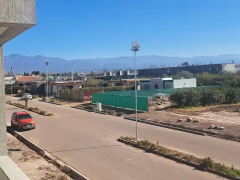 Casa 6 ambientes con 2 baños