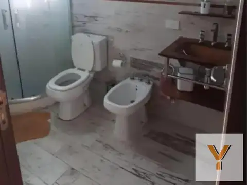 Casa 4 ambientes con 2 baños