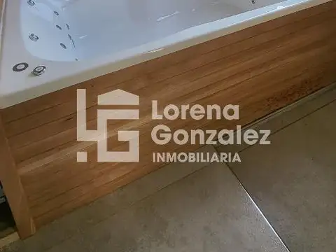 Casa en Alquiler con 6 cocheras