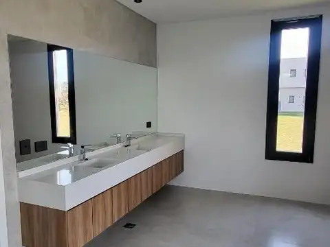 Casa en Alquiler en Haras Santa Maria, USD 2.000
