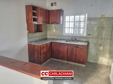Casa 6 ambientes con 1 baño