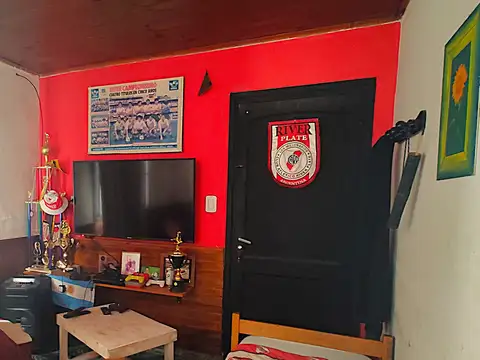 CASA A LA VENTA LISANDRO OLMOS A REFACCIONAR