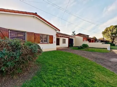 Vende Casa 4 dormitorios, Pileta, Quincho y Jardín en Ciudad Evita