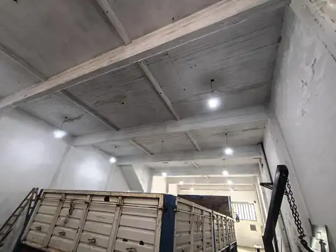 Excepcional Galpón 250 m2.cerca R.8