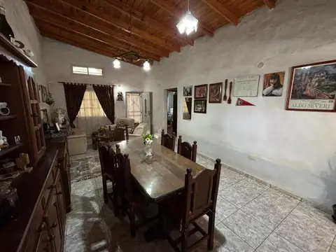 CASA 4 AMBIENTE CON JARDIN EN VENTA EN EZPELETA