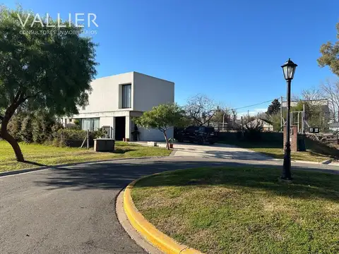 Casa  en Alquiler en Santa Emilia, Pilar del Este, Pilar