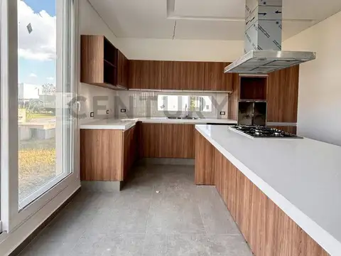 Casa 7 ambientes con 3 baños