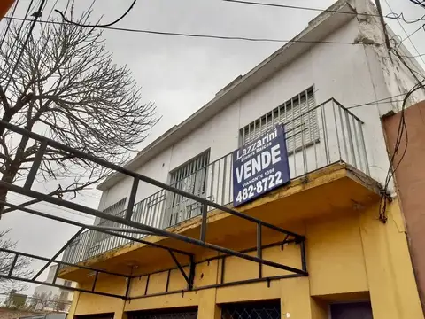 Paraguay 2734 Departamento de pasillo con local