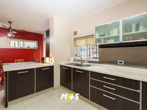 Casa 5 ambientes con 3 baños