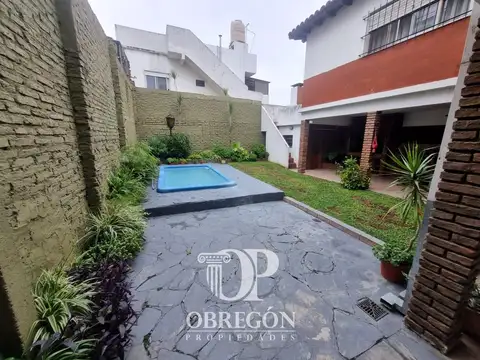 Casa 9 ambientes con 4 baños