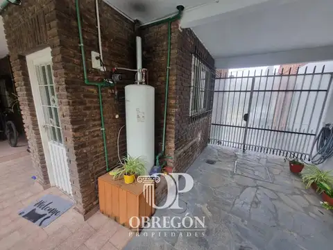 Casa en Venta con 3 cocheras