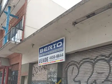 *LOTE DE 8,66 X 50 * 2 LOCALES AL FRENTE CON DEPÓSITO, BAÑO Y ACCESO A TERRAZA Y CASA PH AL FONDO