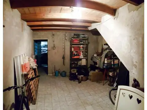 VENTA CASA con GALPON en Lamadrid al 2774 A. MUY BUEN ESTADO