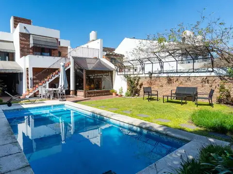 Venta de Casa 5 Ambientes con Pileta, Quincho y Cochera - Haedo Sur