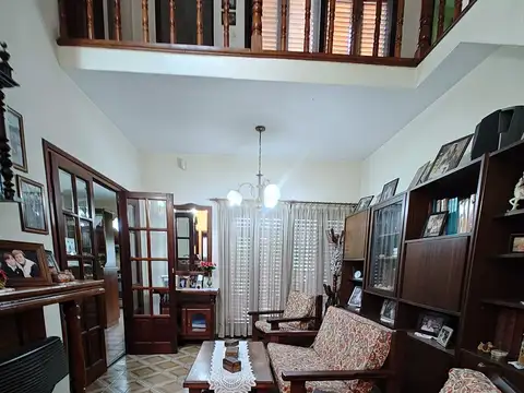 Casa en Venta con 3 cocheras