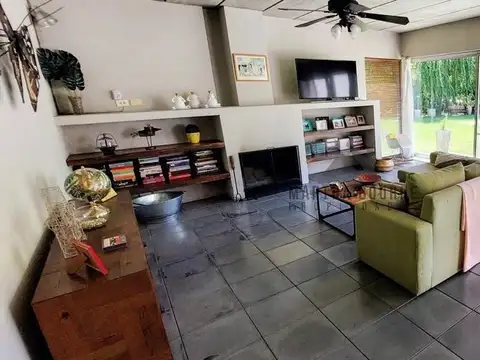 Casa 5 ambientes con 3 baños