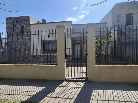 Tomás A. Edison 2400