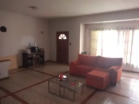Casa en Venta en Castelar Sur, USD 180.000
