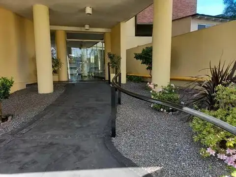 Enciso e/ Avenida Cazón y Bourdieu