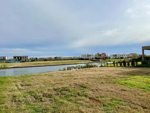 Terreno al agua en Marinas Puertos del Lago Escobar