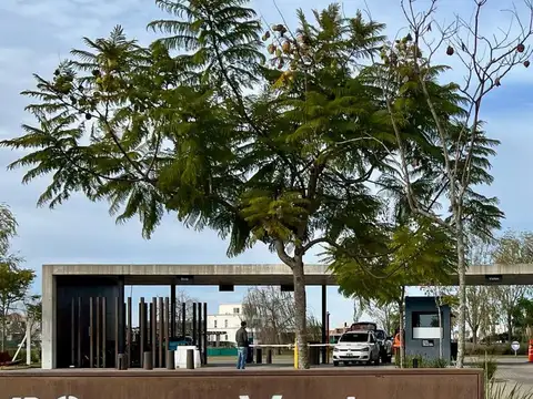 Terreno al agua en Marinas Puertos del Lago Escobar