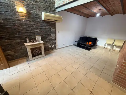 Francisco Acuña De Figueroa 900, Piso PB