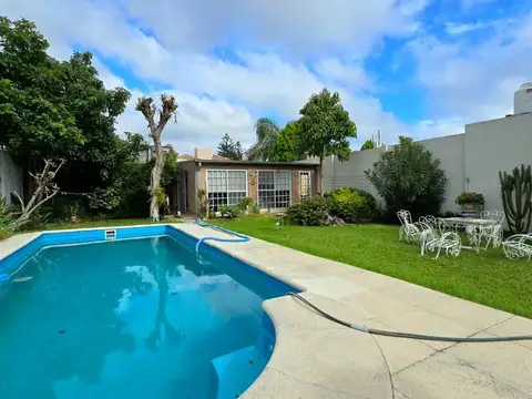 VENTA CASA 5 AMBIENTES PILETA COCHERA FINANCIACION