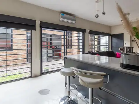 Casa 5 ambientes con 2 baños