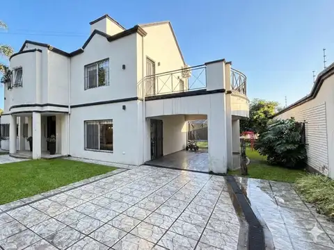 Importante casa de 4 dormitorios a metros de Av. Perón al 2500, Yerba Buena