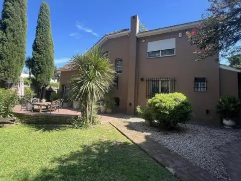 Casa 6 ambientes con 3 baños