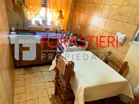 Casa 5 ambientes con 2 baños