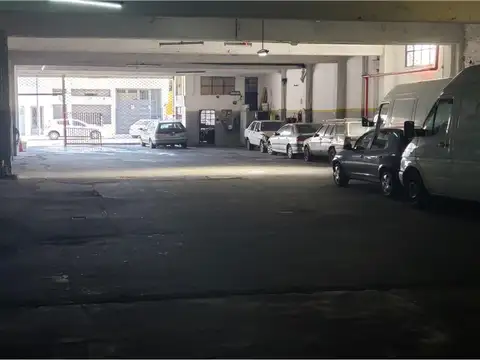 3 pisos de cocheras y vivienda