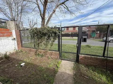 Casa 5 ambientes con 1 baño