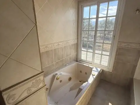 Casa 5 ambientes con 2 baños