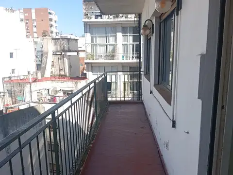 Hermoso y Super silencioso C/fte con balcón corrido