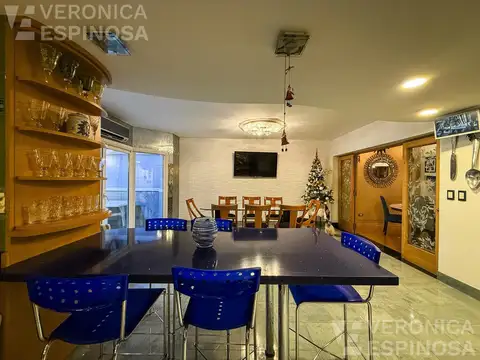 Casa 6 ambientes con 4 baños