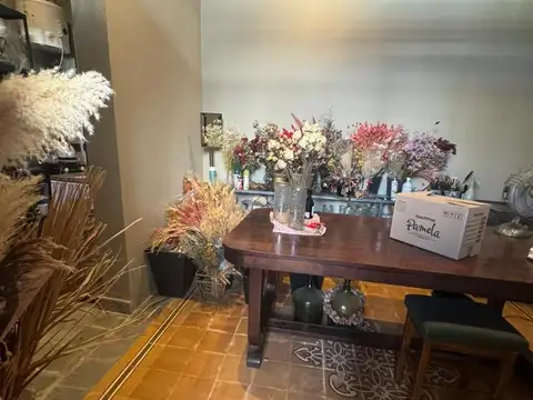 Casa 6 ambientes con 2 baños