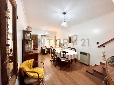 VENTA DUPLEX 3 AMBIENTES MUNRO, COCHERA Y PLAYROOM, APTO CREDITO.