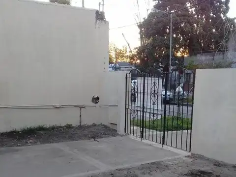 Casa 2 ambientes con 1 baño