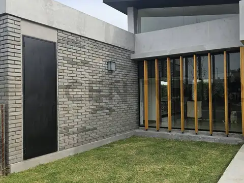 Hermosa y moderna casa de 4 ambientes en una sola planta. BARRIO SANTA JUANA