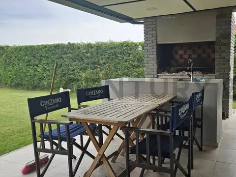 Hermosa y moderna casa de 4 ambientes en una sola planta. BARRIO SANTA JUANA