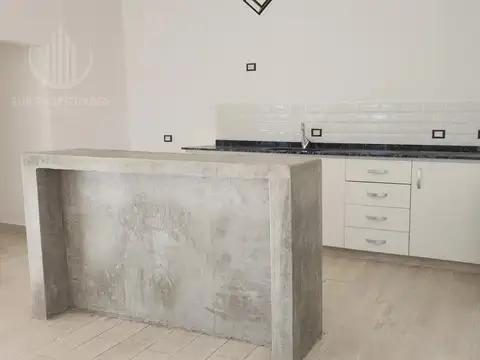 Casa en Alquiler con 4 cocheras