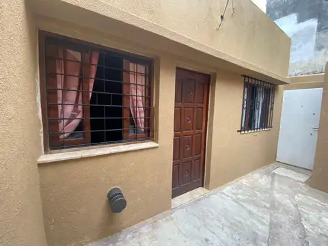 VENTA - PH de 1 dormitorio en planta baja con cochera, Alberdi, Rosario.-