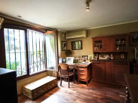 Casa 7 ambientes con 2 baños