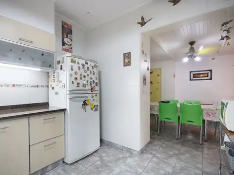 VENTA CASA 4 AMBIENTES Y TERRAZA PARQUE AVELLANEDA