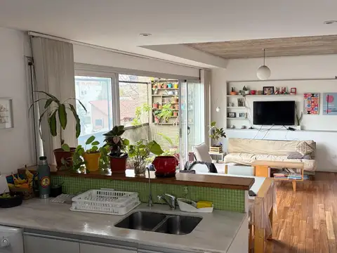 Dúplex con terraza propia, balcón y cochera