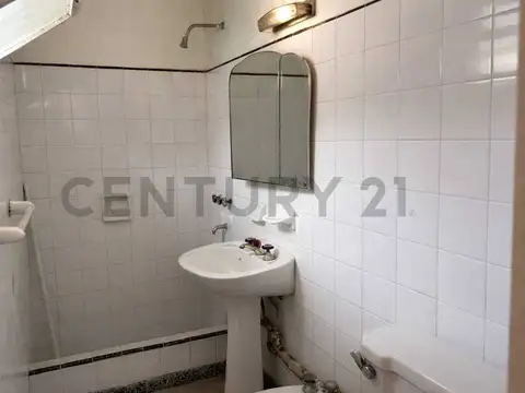 Casa 5 ambientes con 1 baño