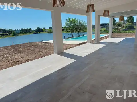 Casa 7 ambientes con 4 baños